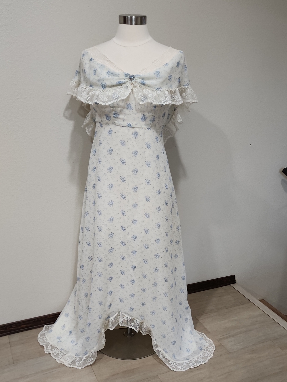 Vintage JC Penney Prom Dress Gown Gunne Sax Style Floral Blue Cream Lace size XS